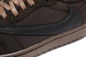 jordan-1-retro-low-og-sp-travis-scott-velvet-brown-sneakerhype-8.jpg