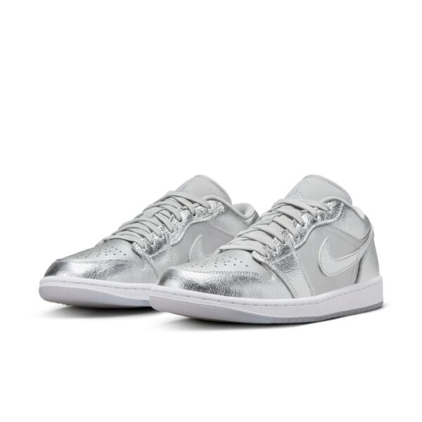 Jordan 1 Low Metallic Silver (Womens) - Imagen 2