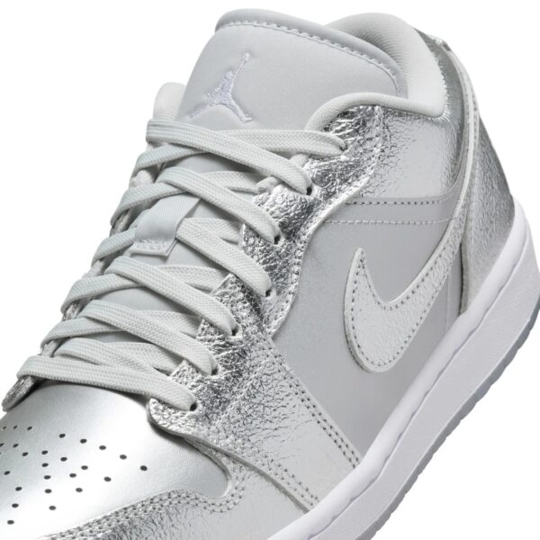 Jordan 1 Low Metallic Silver (Womens) - Imagen 4
