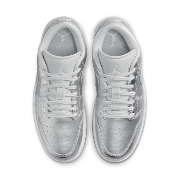 Jordan 1 Low Metallic Silver (Womens) - Imagen 3