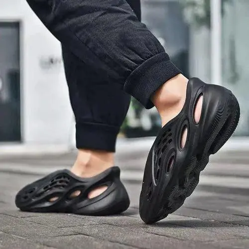 yeezy-foam-rnr-onyx-sneakerhype-4