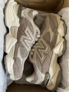 New Balance 9060 Arid Stone Mushroom - Vista lateral